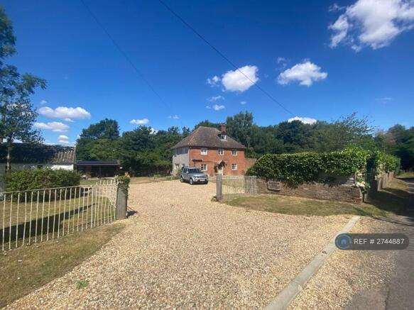 Huge Driveway. 7+ Parking Spaces.