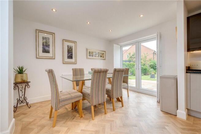 5 bed Detached for sale Image 4