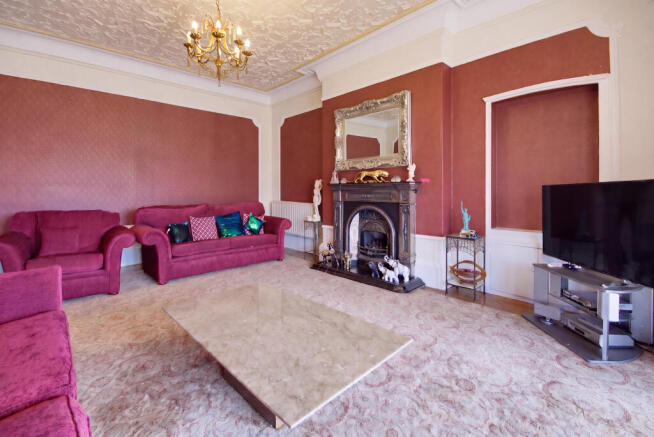 5 bed Detached for sale Image 9
