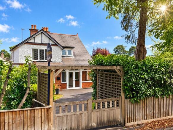 3/4 bed Semi detached house