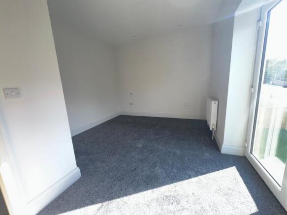 4 bed Semi-Detached to rent Image 8