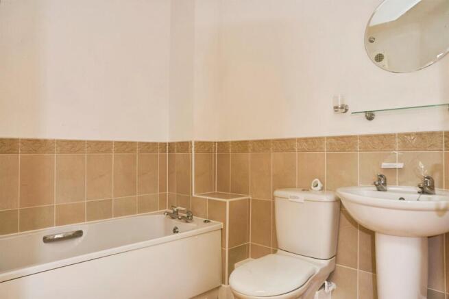 2 bed Apartment for sale Image 11