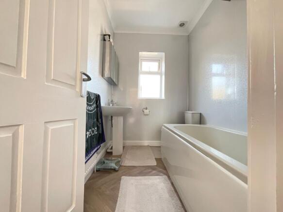 2 bed Flat for sale Image 10