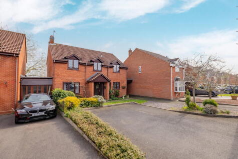 Celandine Close, Kingswinford, DY6 9TN