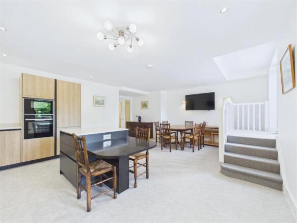 2 bed Apartment for sale Image 8