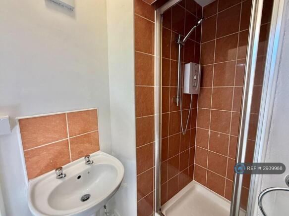 2 bed Maisonette to rent Image 12