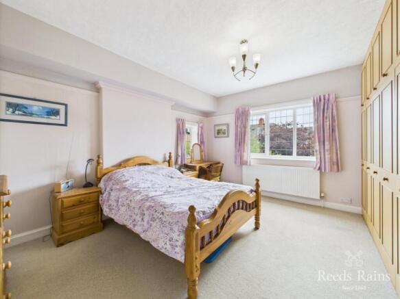 4 bed Detached for sale Image 9
