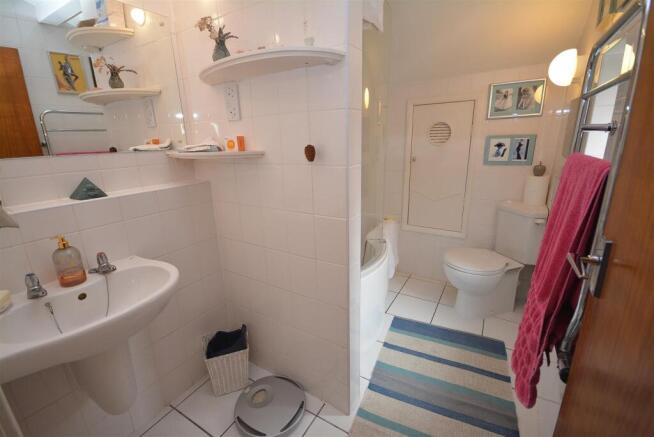 Family bathroom.jpg