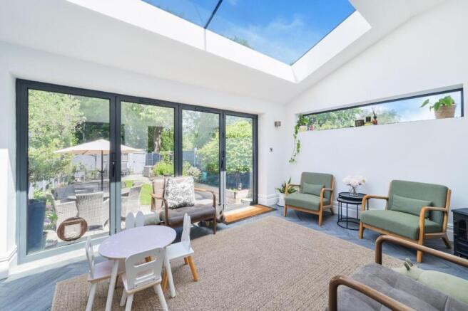 Northcroft Road, Epsom, KT19 photo 2
