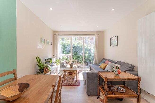 20 Apple Tree Road, London photo 4