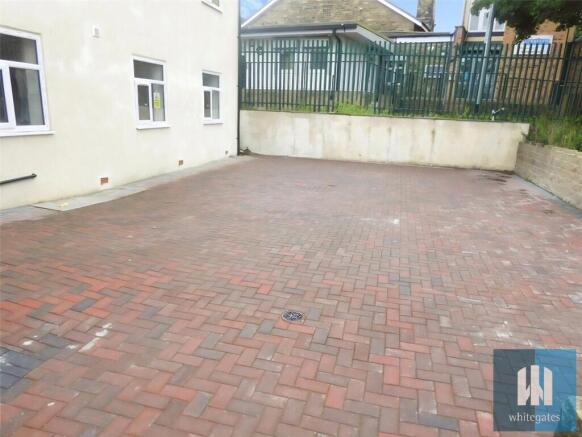 2 bed Apartment to rent Image 7