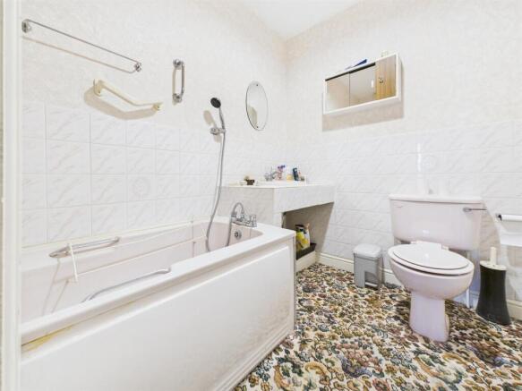 2 bed Flat for sale Image 7