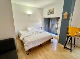 Flat 37, 16 Britannia House, York Place, Leeds LS1 2EU