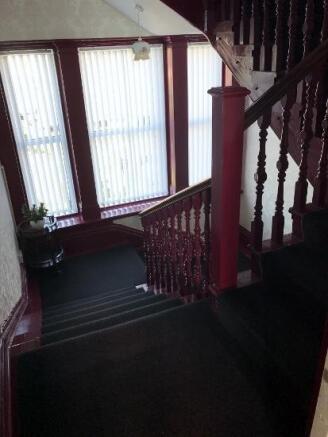 COMMUNAL GROUND FLOOR ENTRANCE AREA