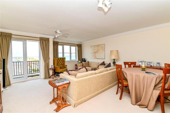 First Marine Avenue, Barton On Sea, New Milton, Hampshire, BH25 photo 4