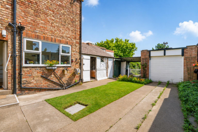 3 bed Semi-Detached for sale Image 12