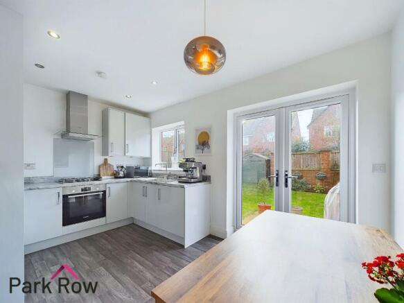 KITCHEN/DINING ROOM