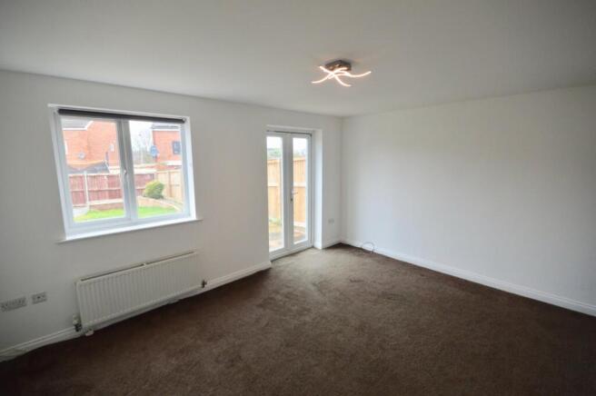 2 bed Semi-Detached to rent Image 5