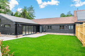 1, Pilgrims Yard, Tilburstow Hill Road, South Godstone RH9 8NA
