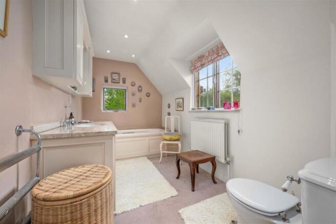 En-Suite Bathroom