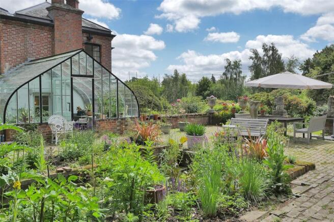 Pond Terrace