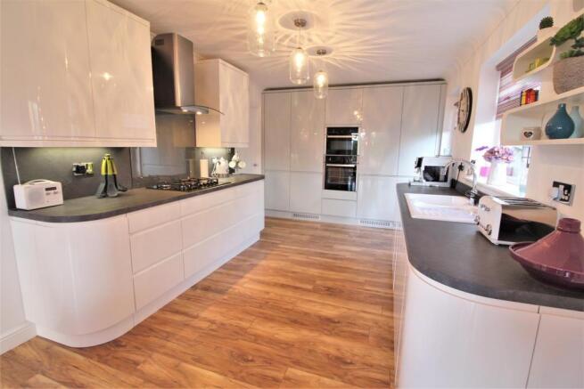 KITCHEN/DINER