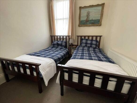 4 bed Flat for sale Image 8