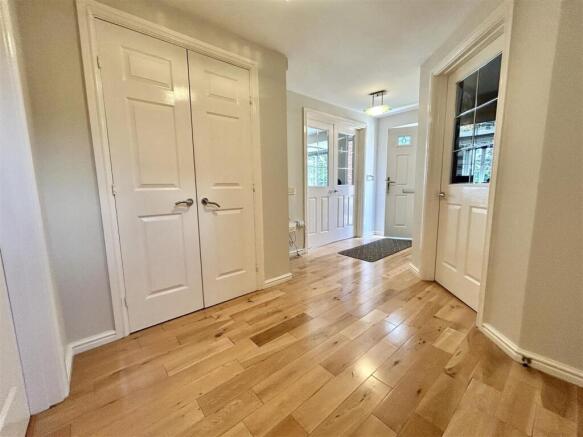4 bed Detached for sale Image 12