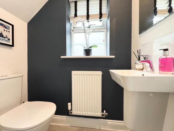 3 bed Semi-Detached for sale Image 7