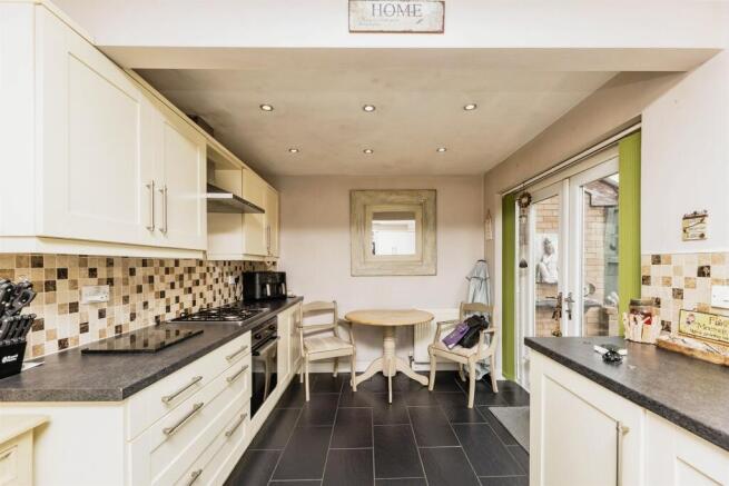 3 bed Semi-Detached for sale Image 4