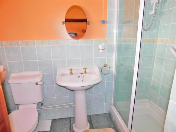 EN SUITE.JPG