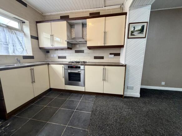 3 bed Terraced to rent Image 5
