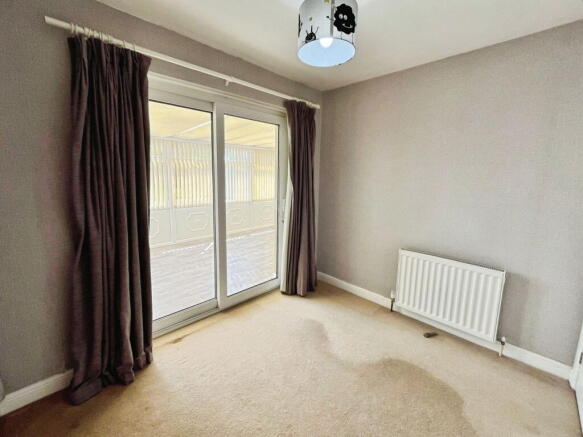 2 bed Semi-Detached Bungalow to rent Image 10