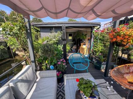 Swan Island, Strawberry Vale, London, TW1