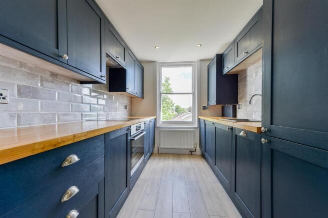 Flat 4, 12 Marine Gardens10.jpg