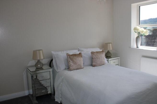 4 bed Town House to rent Image 4