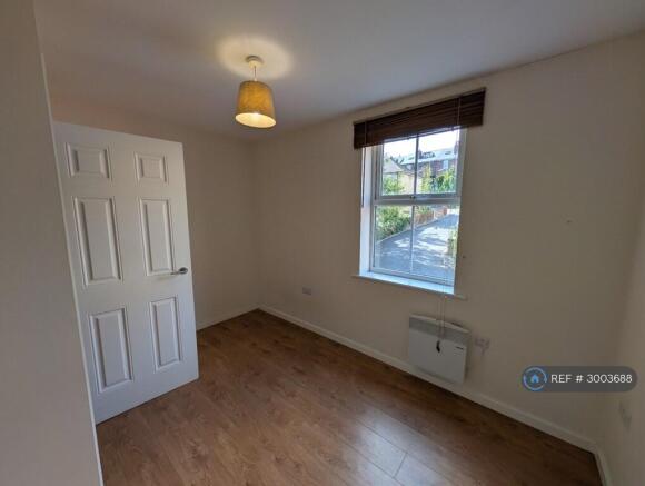 4 bed Flat to rent Image 12