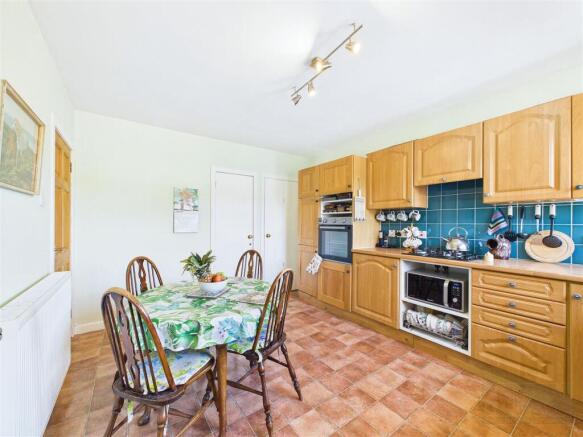 Kitchen / Dining Area