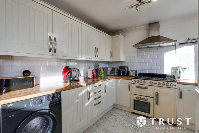 4 bed Semi-Detached for sale Image 9