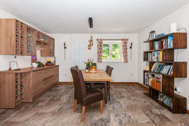 4 bed Detached for sale Image 10