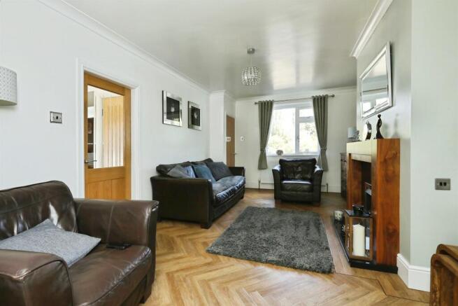 3 bed Semi-Detached for sale Image 5