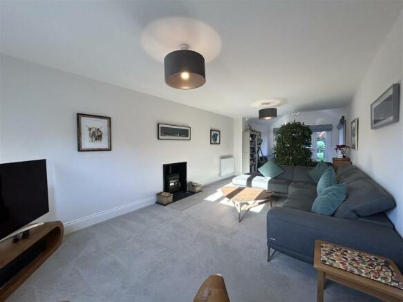 Lounge/Dining Space
