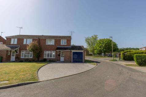 Paddock Court, Hartley Wintney, RG27