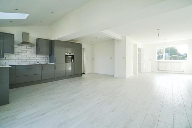 3 bed Semi-Detached for sale Image 4