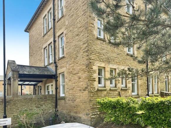 3 bed Flat for sale Image 11