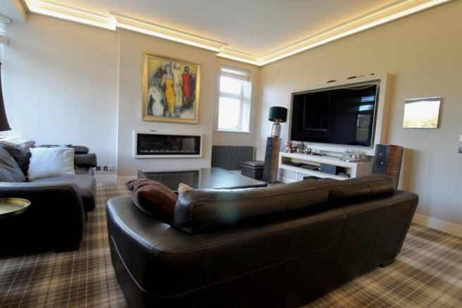 Lounge - Photograph 2