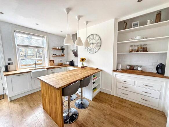 4 bed Terraced for sale Image 5