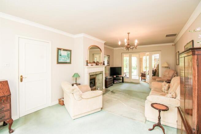 5 bed Detached for sale Image 7