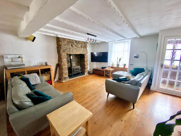 LOUNGE/DINING ROOM