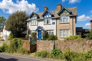 2, Woodford Villas, High Street, Littlehampton BN16 4AE
